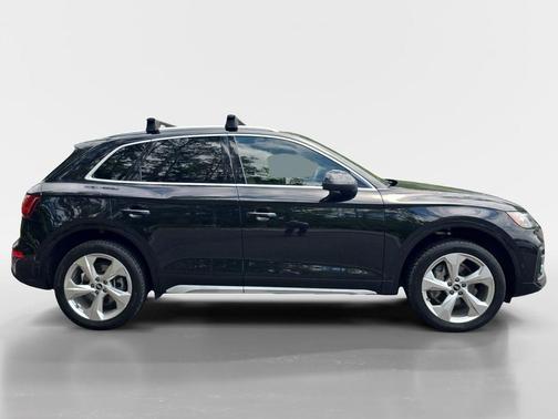 Mythos Black Metallic 2021 Audi Q5 45 Prestige