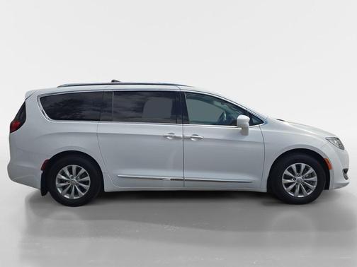 2018 Chrysler Pacifica Touring-L