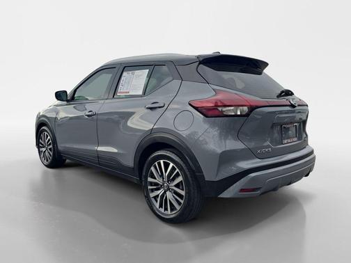 Gray 2021 Nissan Kicks SV