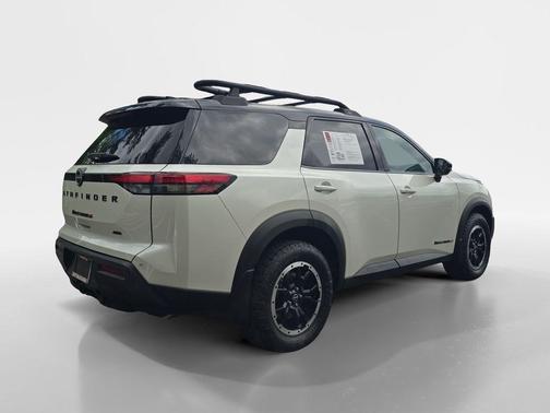 2 Tone White / Black Roof 2023 Nissan Pathfinder Rock Creek
