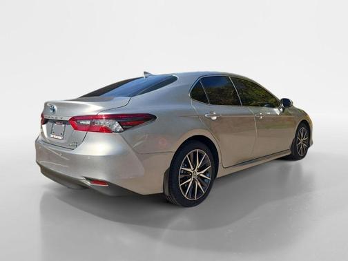 2022 Toyota Camry Hybrid XLE