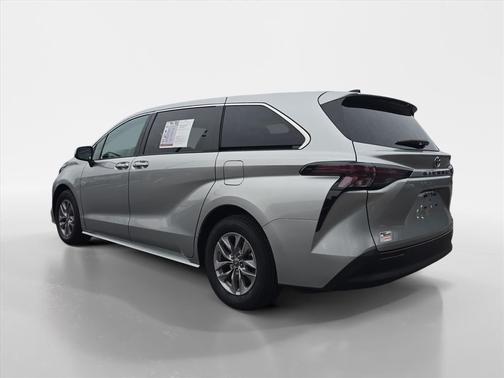 2024 Toyota Sienna LE