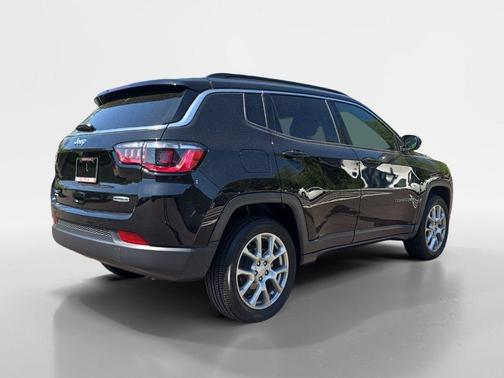 2024 Jeep Compass Latitude Lux