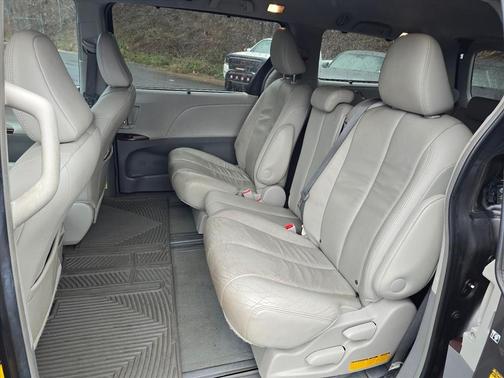 2014 Toyota Sienna 