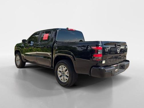 Black 2023 Nissan Frontier SV