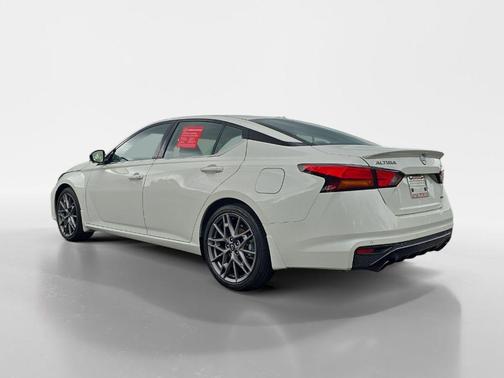 2024 Nissan Altima 2.0 SR