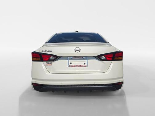 Pearl White Tri-Coat 2026 Nissan Altima SV