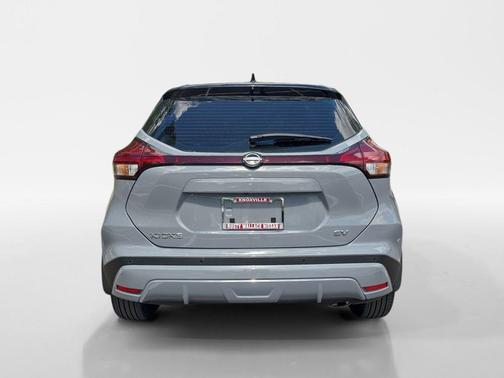 Boulder Gray Metallic 2024 Nissan Kicks SV