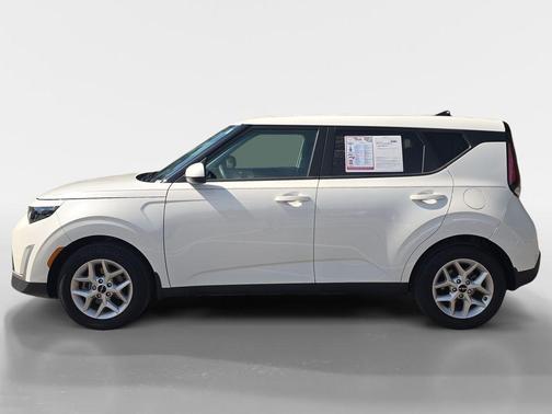 Snow White Pearl 2024 Kia Soul LX