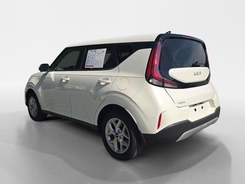 Snow White Pearl 2024 Kia Soul LX