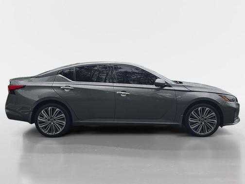 Gun Metallic 2025 Nissan Altima SL