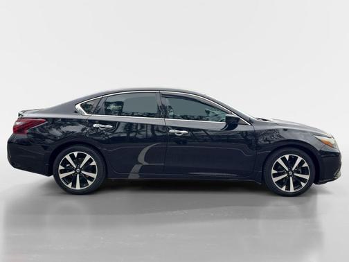 Black 2018 Nissan Altima 2.5 SR