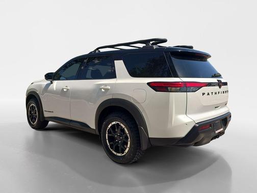 White / Black 2026 Nissan Pathfinder Rock Creek