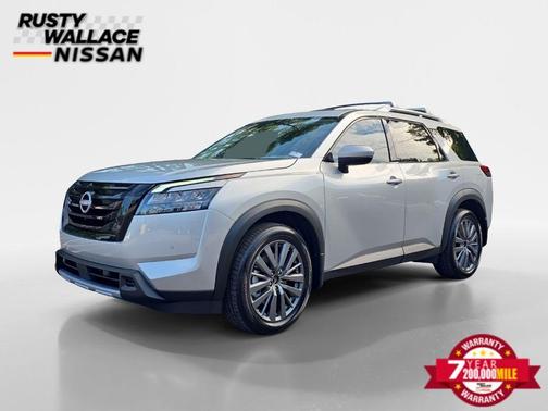 2025 Nissan Pathfinder SL