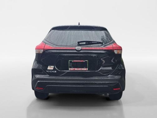 Super Black 2025 Nissan Kicks Play S