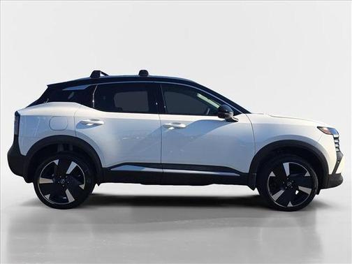 2t Wht Blk Roof 2026 Nissan Kicks SR