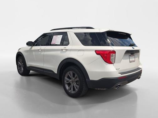 Star White 2022 Ford Explorer XLT
