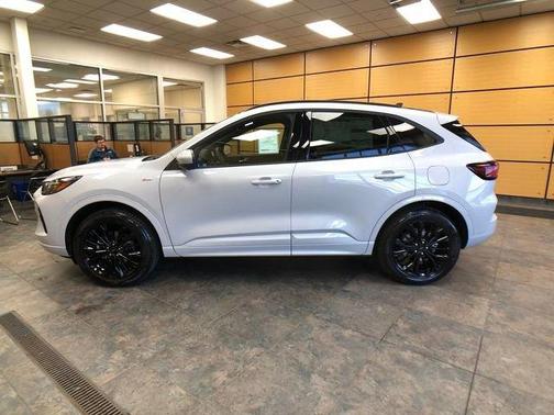 2026 Ford Escape ST-Line Elite