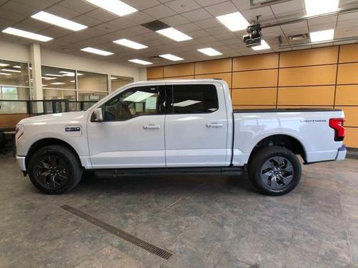 2025 Ford F-150 Lightning LARIAT
