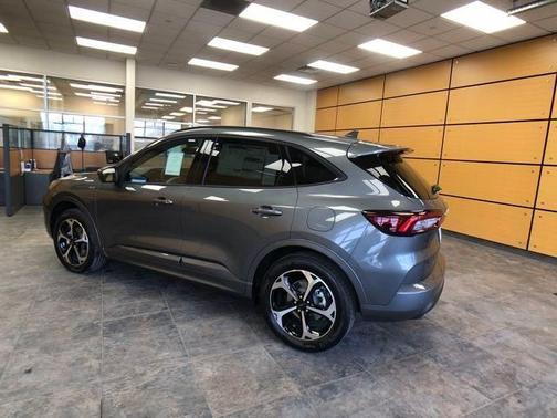 2025 Ford Escape ST-Line Elite