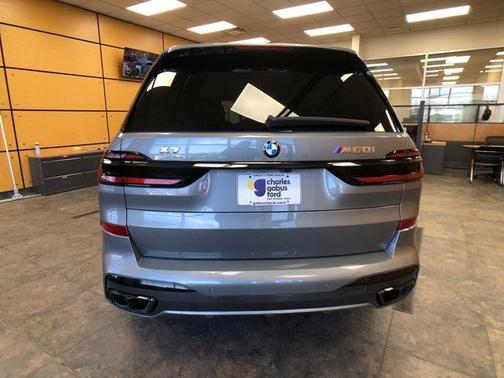 2025 BMW X7 M60i