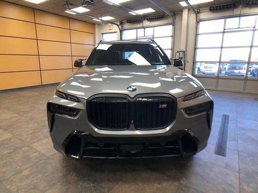 2025 BMW X7 M60i