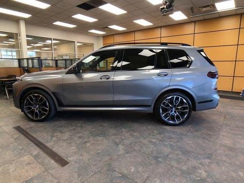 2025 BMW X7 M60i