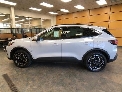 2026 Ford Escape Platinum