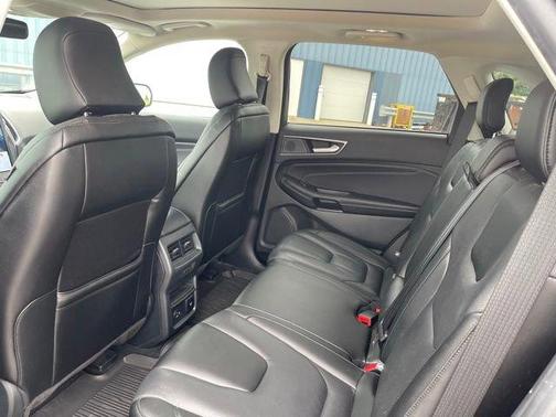 Black 2022 Ford Edge Titanium