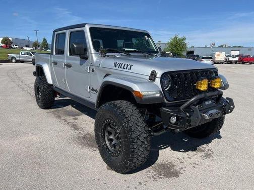 Silver 2024 Jeep Gladiator Sport