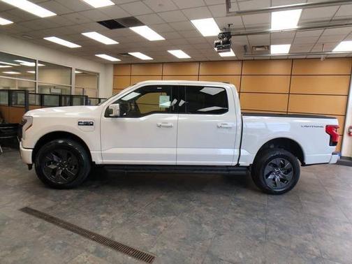 2025 Ford F-150 Lightning LARIAT