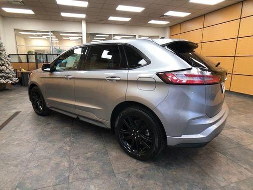2022 Ford Edge ST Line