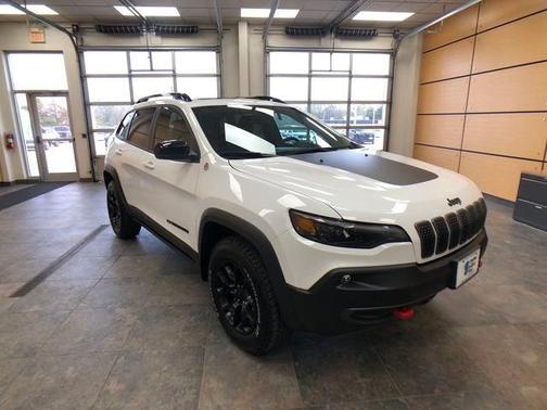 2023 Jeep Cherokee Trailhawk