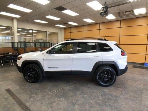 2023 Jeep Cherokee Trailhawk