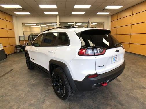 2023 Jeep Cherokee Trailhawk
