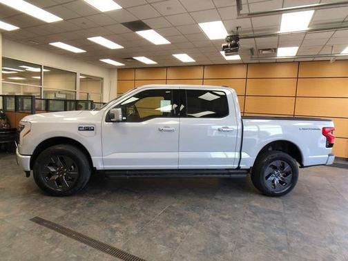 2025 Ford F-150 Lightning LARIAT
