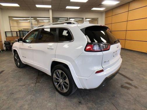 2019 Jeep Cherokee Overland