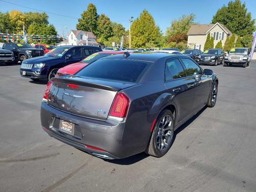 2018 Chrysler 300 S