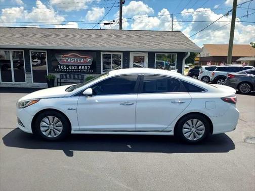 2017 Hyundai SONATA Hybrid SE