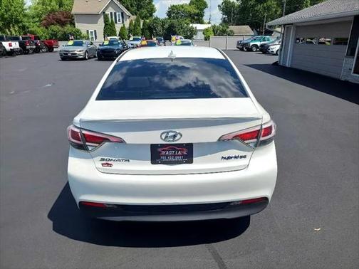 2017 Hyundai SONATA Hybrid SE
