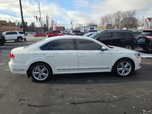 2013 Volkswagen Passat 2.0 TDI SE w/ Sunroof