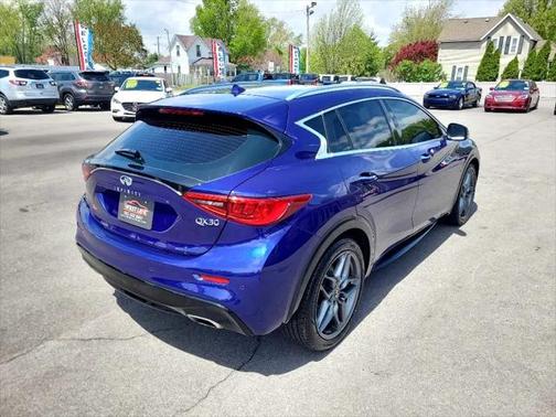 2017 INFINITI QX30 Premium