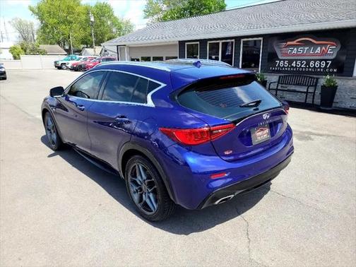2017 INFINITI QX30 Premium