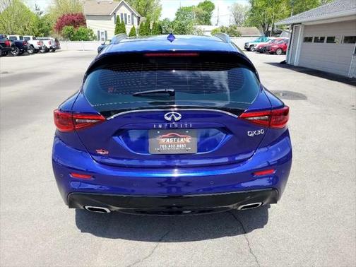2017 INFINITI QX30 Premium