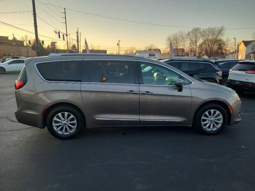 2018 Chrysler Pacifica Touring-L Plus