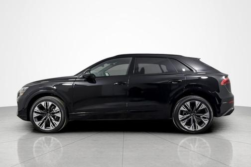 Mythos Black Metallic 2025 Audi Q8 55 Premium