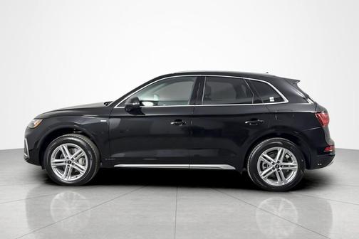 Mythos Black Metallic 2025 Audi Q5 55 S line Premium