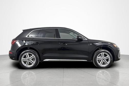 Mythos Black Metallic 2025 Audi Q5 55 S line Premium