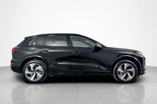 2025 Audi Q6 e-tron Premium Plus quattro