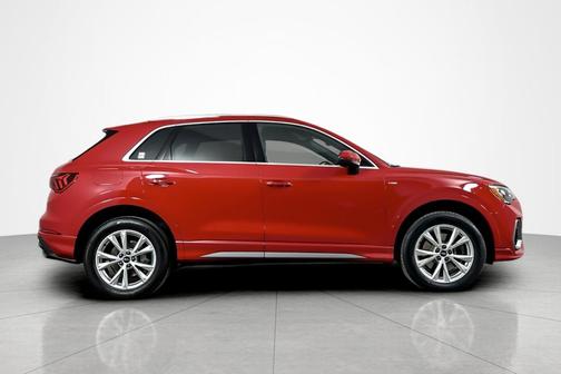 2022 Audi Q3 45 S line Premium